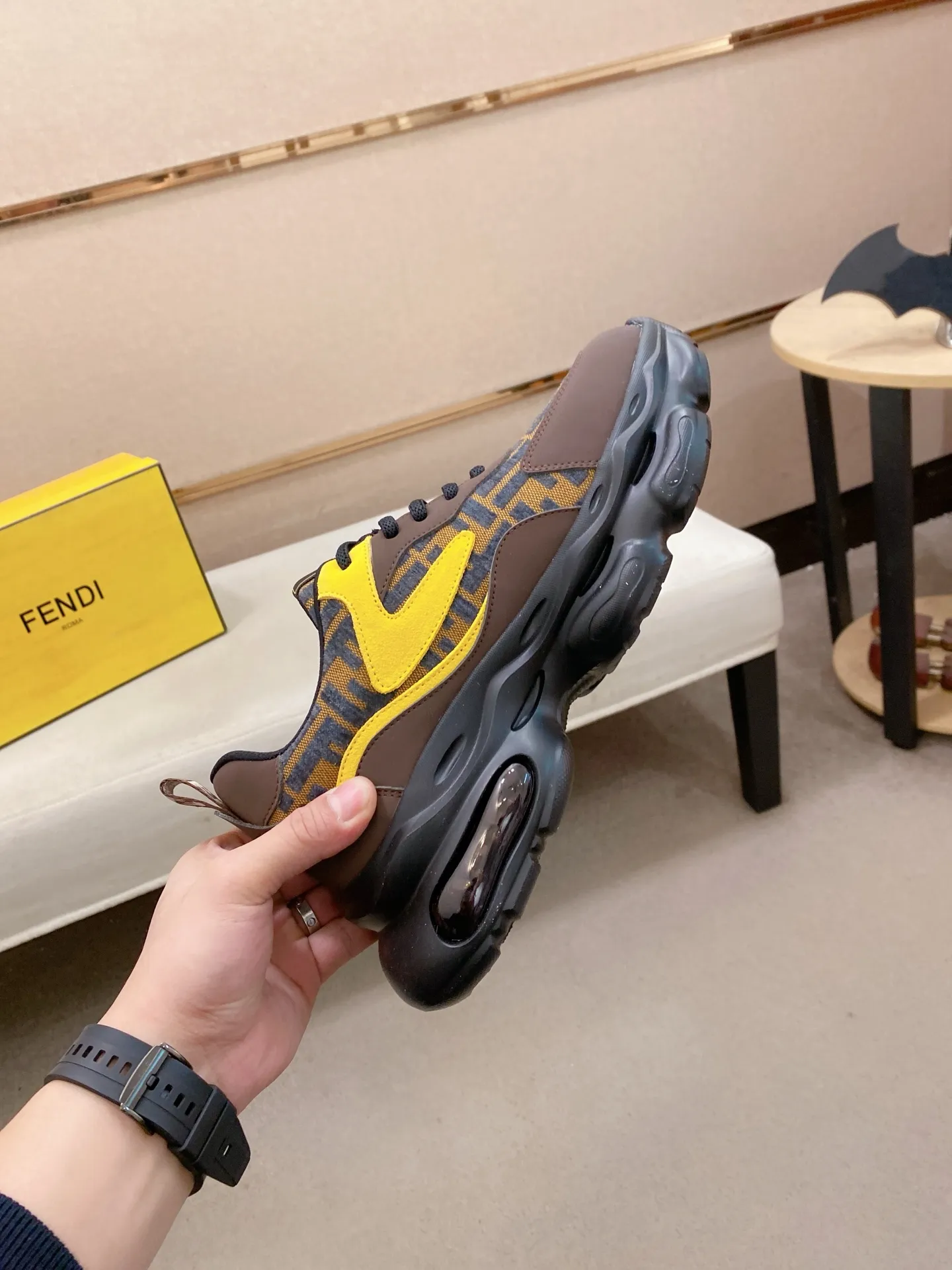 Factory price 442💰 (fendi) New style 👊🏻 upper 🇮🇹 imported cowhide fabric 🇩🇪 lining imported sheepskin lining. The original outsole is molded to highlight the identity of every man, and the upper foot is elegant and stable🚶🏻🚶🏻The high-end custom counters reproduce the original version📯No matter the wind or rain, the shoe last remains unchanged and can withstand the verification of time🔍️,🔵 Size: 38-44